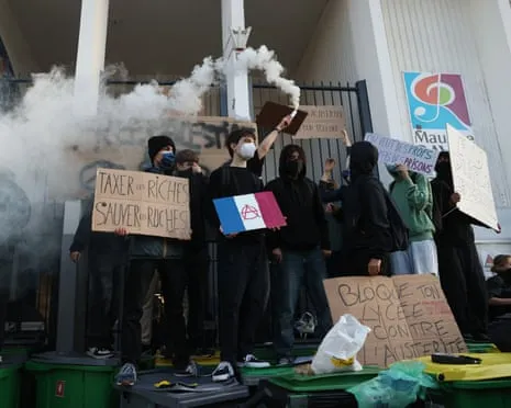 Recently Appointed French PM Under Intense Pressure as Countrywide Protests Disrupt Education and Transport